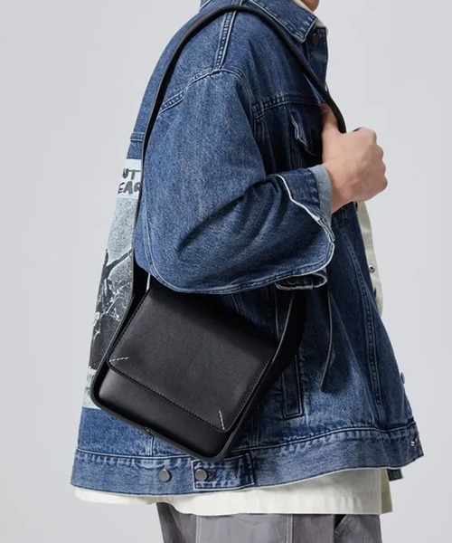WESTBOY(ウエストボーイ)の「シンプル スクエア レザーライク サコッシュ ショルダーバッグ WO25W7BG06(ショルダーバッグ・メンズ・ブラック・FREE)」の1枚目の写真