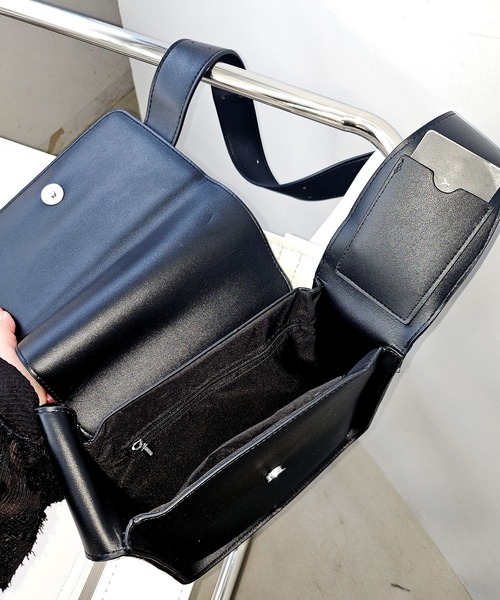 WESTBOY(ウエストボーイ)の「シンプル スクエア レザーライク サコッシュ ショルダーバッグ WO25W7BG06(ショルダーバッグ・メンズ・ブラック・FREE)」の6枚目の写真