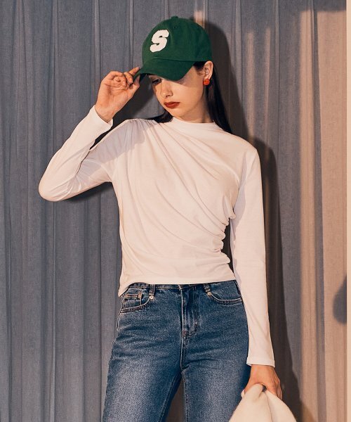 SILN(シルン)の「Shirring long sleeve t-shirts (WHITE)(Tシャツ/カットソー・レディース・その他・FREE)」の2枚目の写真