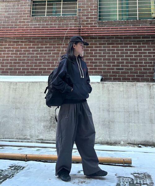 GCLIP(ジクリップ)の「コットンツーピンタックワイドフィットバンディングパンツ(その他パンツ・レディース・ダークグレー・MEDIUM/LARGE/X-LARGE/XX-LARGE)」の8枚目の写真
