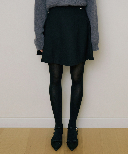 REORG(リオルグ)の「EOT SOFT WOOL FLARE MINI SKIRT BLACK(スカート・レディース・その他・SMALL/LARGE/MEDIUM)」の1枚目の写真