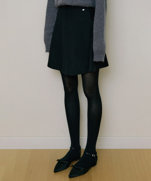 REORG(リオルグ)の「EOT SOFT WOOL FLARE MINI SKIRT BLACK(スカート・レディース・その他・SMALL/LARGE/MEDIUM)」の2枚目の写真