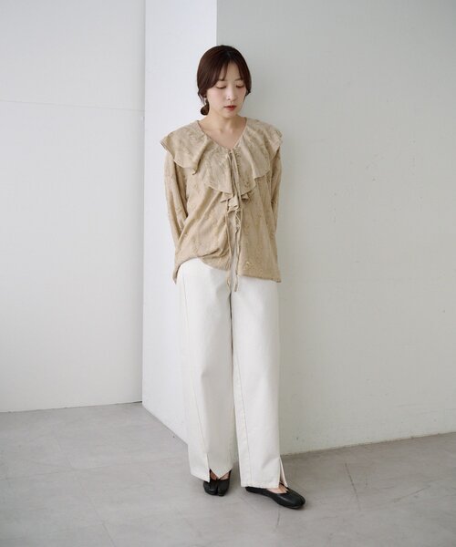 SHENERY（シーナリー）の「ニュアンスフリルカラーブラウス（シャツ/ブラウス・レディース・ベージュ/ブラック/オフホワイト・FREE）」の4枚目の写真