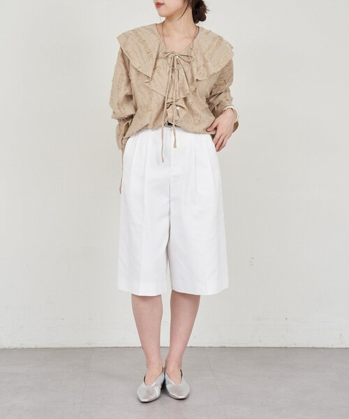 SHENERY（シーナリー）の「ニュアンスフリルカラーブラウス（シャツ/ブラウス・レディース・ベージュ/ブラック/オフホワイト・FREE）」の12枚目の写真