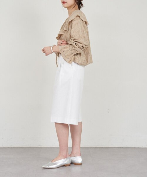 SHENERY（シーナリー）の「ニュアンスフリルカラーブラウス（シャツ/ブラウス・レディース・ベージュ/ブラック/オフホワイト・FREE）」の13枚目の写真