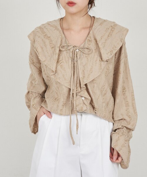 SHENERY（シーナリー）の「ニュアンスフリルカラーブラウス（シャツ/ブラウス・レディース・ベージュ/ブラック/オフホワイト・FREE）」の15枚目の写真