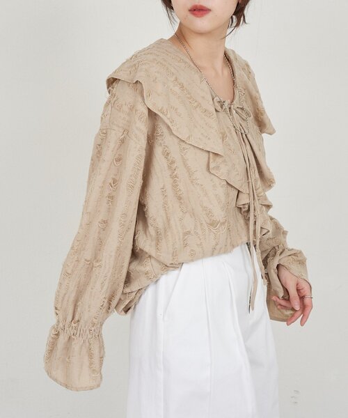 SHENERY（シーナリー）の「ニュアンスフリルカラーブラウス（シャツ/ブラウス・レディース・ベージュ/ブラック/オフホワイト・FREE）」の16枚目の写真