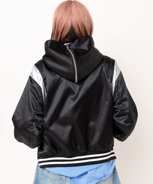 RNA(アールエヌエー)の「J2186 デニムコンビサテンスタジャン(スタジャン・レディース・ブラック/ブルー・MEDIUM)」の8枚目の写真