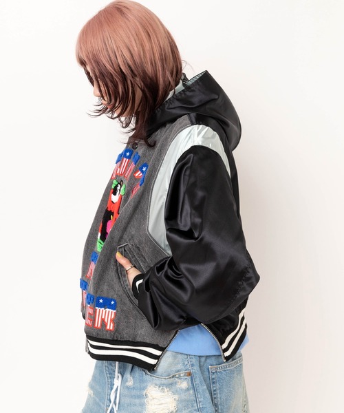 RNA(アールエヌエー)の「J2186 デニムコンビサテンスタジャン(スタジャン・レディース・ブラック/ブルー・MEDIUM)」の7枚目の写真