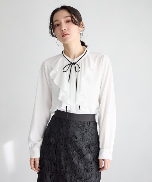 Andemiu（アンデミュウ）の「フロントフリルリボンブラウス644028（シャツ/ブラウス・レディース・ネイビー/オフホワイト/ブルー・FREE）」の4枚目の写真