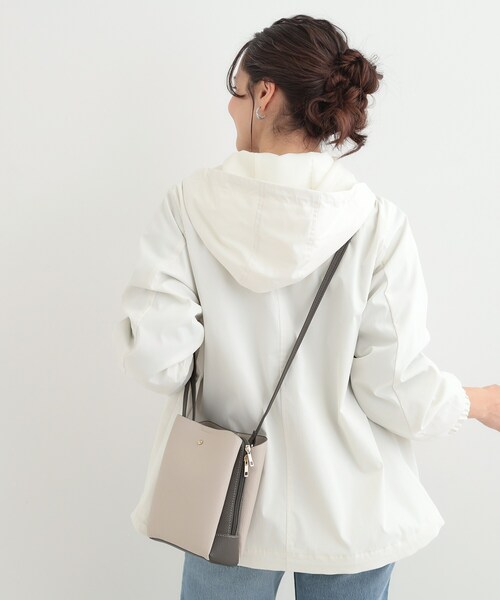 SHOO・LA・RUE（シューラルー）の「【軽量】ふわっと軽い3層ショルダー（ショルダーバッグ・レディース・ブラック/シルバー/ダークグレー/グレー系その他5/ベージュ系その他7/ピンク系・00）」の4枚目の写真