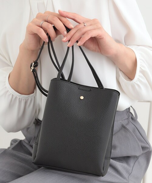 SHOO・LA・RUE（シューラルー）の「【軽量】ふわっと軽い3層ショルダー（ショルダーバッグ・レディース・ブラック/シルバー/ダークグレー/グレー系その他5/ベージュ系その他7/ピンク系・00）」の2枚目の写真