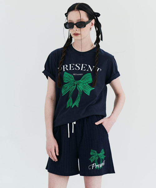 METAPHER(メタファ)の「METギフトプリント半袖Tシャツネイビー(Tシャツ/カットソー・レディース・その他・FREE)」の1枚目の写真