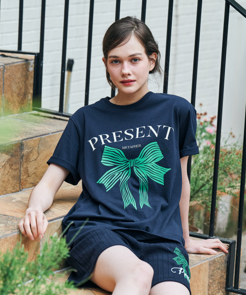 METAPHER(メタファ)の「METギフトプリント半袖Tシャツネイビー(Tシャツ/カットソー・レディース・その他・FREE)」の6枚目の写真