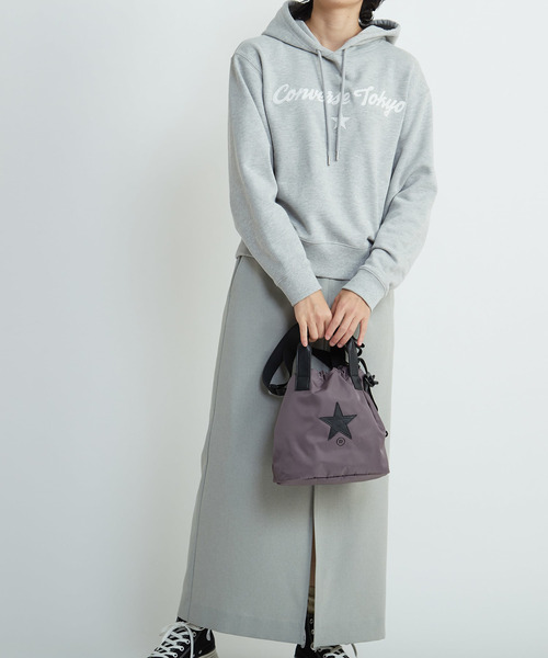 CONVERSE TOKYO（コンバーストウキョウ）の「SATIN BALLOON SHOULDER BAG（ショルダーバッグ・レディース・チャコールグレー/ブラック・FREE）」の4枚目の写真