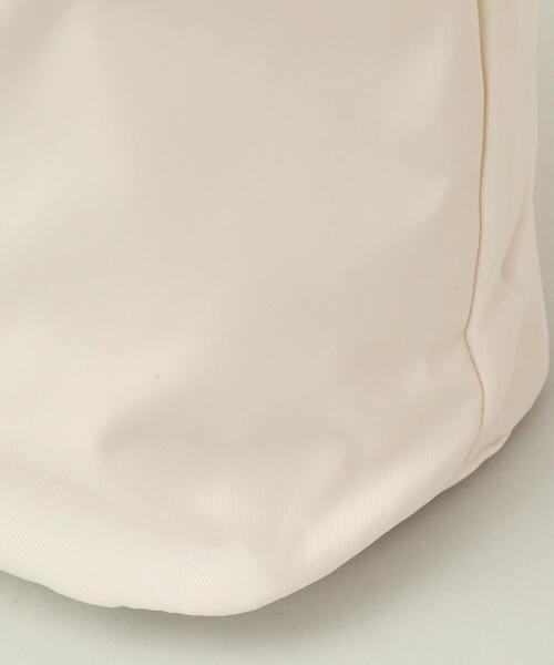 CONVERSE TOKYO(コンバーストウキョウ)の「SATIN BALLOON SHOULDER BAG(ショルダーバッグ・レディース・チャコールグレー/ブラック/ホワイト・FREE)」の20枚目の写真