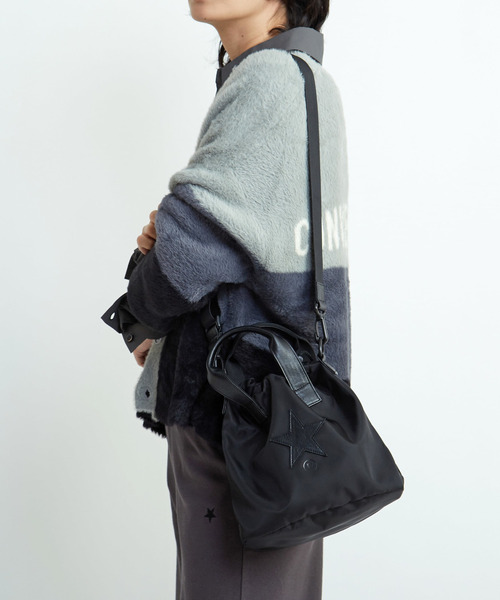 CONVERSE TOKYO（コンバーストウキョウ）の「SATIN BALLOON SHOULDER BAG（ショルダーバッグ・レディース・チャコールグレー/ブラック・FREE）」の2枚目の写真