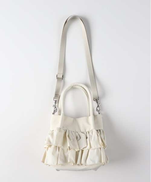 Right-on(ライトオン)の「【HONEYSUCKLE ROSE】フリルミニショルダー (愛らしさ / 存在感 / 機能性)(ショルダーバッグ・レディース・ブラック/キナリ・ONE SIZE)」の2枚目の写真