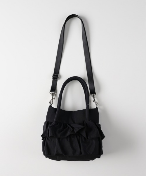 Right-on(ライトオン)の「【HONEYSUCKLE ROSE】フリルミニショルダー (愛らしさ / 存在感 / 機能性)(ショルダーバッグ・レディース・ブラック/キナリ・ONE SIZE)」の1枚目の写真