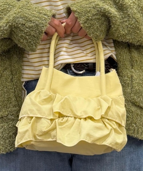 Right-on(ライトオン)の「【HONEYSUCKLE ROSE】フリルミニショルダー (愛らしさ / 存在感 / 機能性)(ショルダーバッグ・レディース・ブラック/キナリ・ONE SIZE)」の10枚目の写真