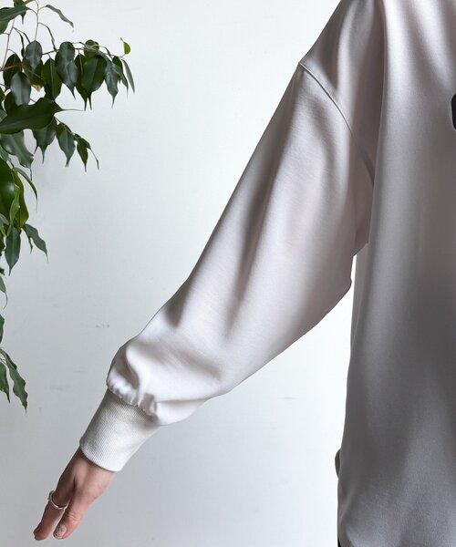 DouDou（ドゥドゥ）の「袖リブバックボタンジョーゼットロゴプルオーバー（シャツ/ブラウス・レディース・ライトグレー/オフホワイト/チャコールグレー・FREE）」の12枚目の写真