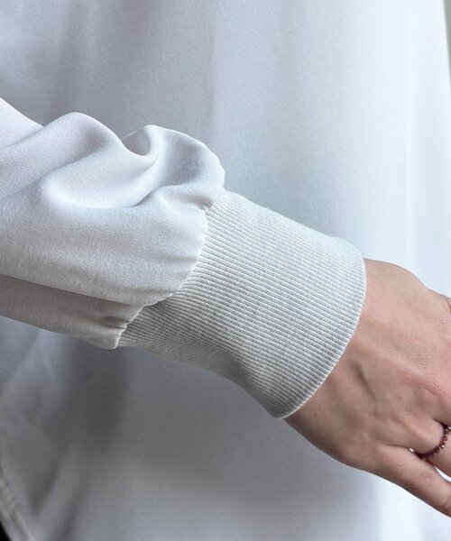 DouDou（ドゥドゥ）の「袖リブバックボタンジョーゼットロゴプルオーバー（シャツ/ブラウス・レディース・ライトグレー/オフホワイト/チャコールグレー・FREE）」の13枚目の写真