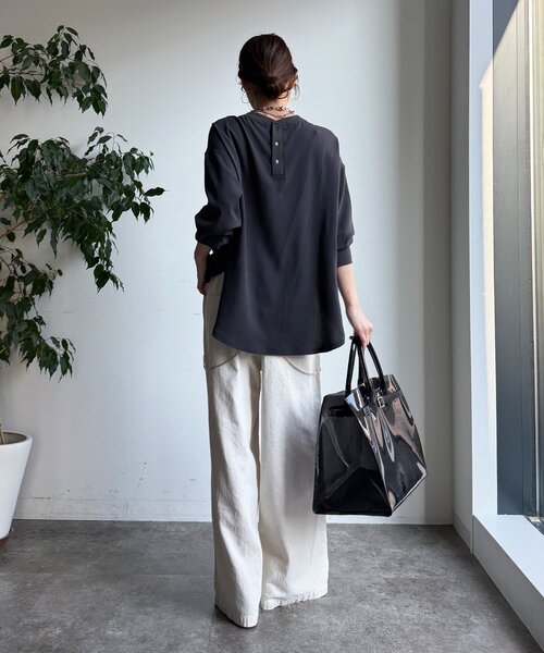 DouDou（ドゥドゥ）の「袖リブバックボタンジョーゼットロゴプルオーバー（シャツ/ブラウス・レディース・ライトグレー/オフホワイト/チャコールグレー・FREE）」の20枚目の写真