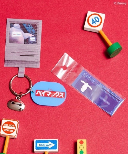 Disney（ディズニー）の「【BAYMAX】スマホタブチャーム＋シールSET（チャーム・レディース・イエロー/ピンク/レッド/ブルー・FREE）」の2枚目の写真