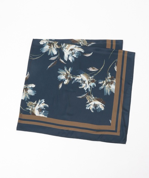 Andemiu（アンデミュウ）の「アートフラワースカーフ642795（バンダナ/スカーフ・レディース・アイボリー/ネイビー・FREE）」の4枚目の写真