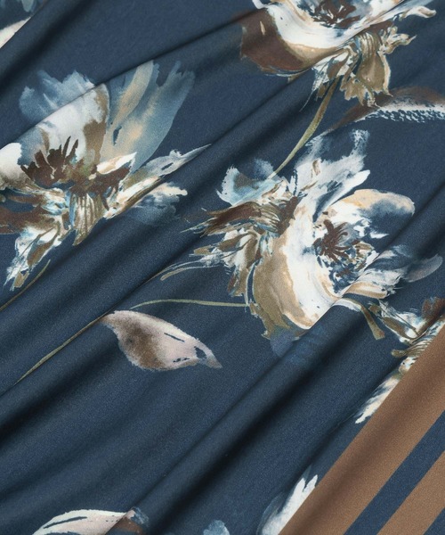 Andemiu（アンデミュウ）の「アートフラワースカーフ642795（バンダナ/スカーフ・レディース・アイボリー/ネイビー・FREE）」の9枚目の写真