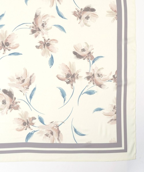 Andemiu（アンデミュウ）の「アートフラワースカーフ642795（バンダナ/スカーフ・レディース・アイボリー/ネイビー・FREE）」の11枚目の写真