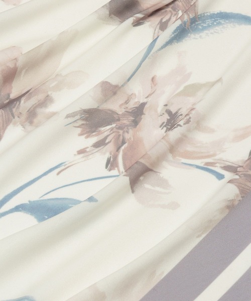 Andemiu（アンデミュウ）の「アートフラワースカーフ642795（バンダナ/スカーフ・レディース・アイボリー/ネイビー・FREE）」の12枚目の写真