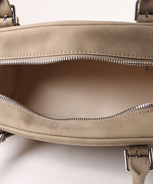 STANDOIL（スタンドオイル）の「Square Bowling Bag 25O-165A-TP（ショルダーバッグ・レディース・ベージュ・FREE）」の4枚目の写真