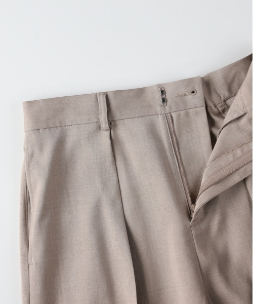 Right-on(ライトオン)の「HONEYSUCKLE ROSE(ハニーサックルローズ)【レディース】タックワイドパンツ(その他パンツ・レディース・ダークグレー/ライトベージュ・M/L/S)」の16枚目の写真