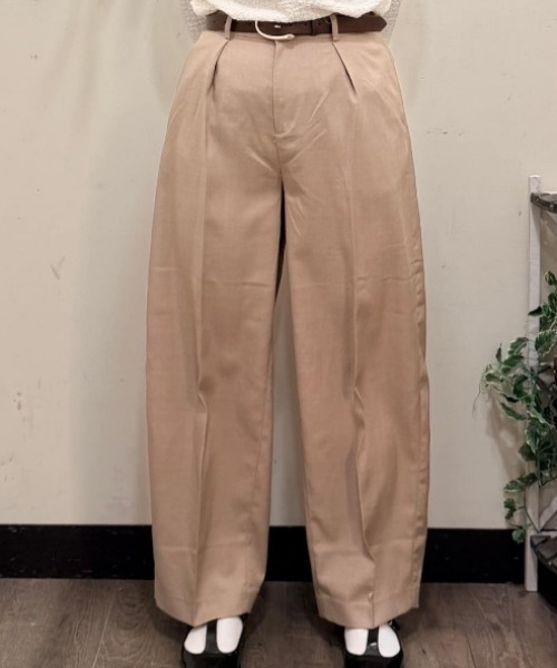 Right-on(ライトオン)の「HONEYSUCKLE ROSE(ハニーサックルローズ)【レディース】タックワイドパンツ(その他パンツ・レディース・ダークグレー/ライトベージュ・M/L/S)」の3枚目の写真