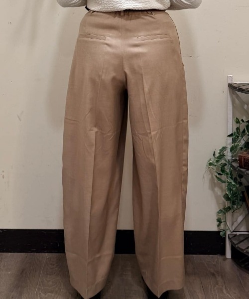 Right-on(ライトオン)の「HONEYSUCKLE ROSE(ハニーサックルローズ)【レディース】タックワイドパンツ(その他パンツ・レディース・ダークグレー/ライトベージュ・M/L/S)」の4枚目の写真