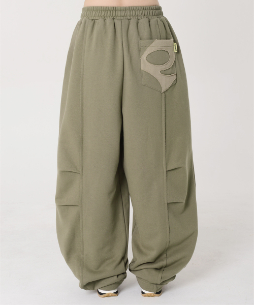 PIECEMAKER(ピースメーカー)の「ローカットカーブヘビースウェットパンツ(オリーブ)(その他パンツ・レディース・その他・SMALL/MEDIUM/LARGE)」の3枚目の写真