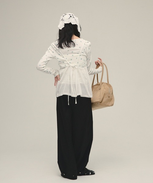 eL（エル）の「【eL】Flower Henley Neck Pullover LS/645545（Tシャツ/カットソー・レディース・ネイビー系/ホワイト系その他・FREE）」の5枚目の写真