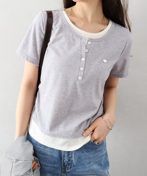 SpRay(スプレイ)の「配色ヘンリーフェイクレイヤードトップス(Tシャツ/カットソー・レディース・ブラック/グレー/サックスブルー/ピンク/イエロー/アイボリー・FREE)」の4枚目の写真