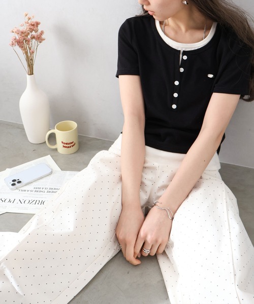 SpRay(スプレイ)の「配色ヘンリーフェイクレイヤードトップス(Tシャツ/カットソー・レディース・ブラック/グレー/サックスブルー/ピンク/イエロー/アイボリー・FREE)」の11枚目の写真
