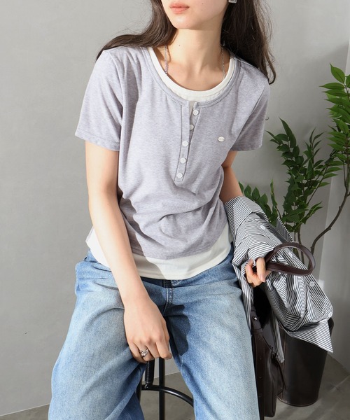 SpRay(スプレイ)の「配色ヘンリーフェイクレイヤードトップス(Tシャツ/カットソー・レディース・ブラック/グレー/サックスブルー/ピンク/イエロー/アイボリー・FREE)」の16枚目の写真