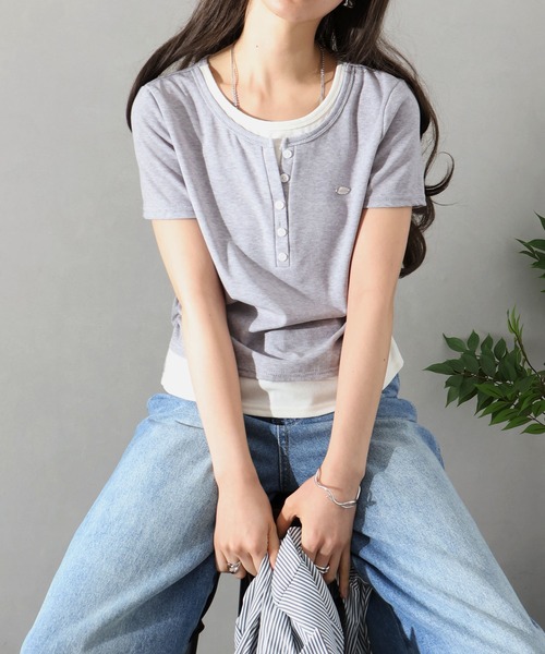 SpRay(スプレイ)の「配色ヘンリーフェイクレイヤードトップス(Tシャツ/カットソー・レディース・ブラック/グレー/サックスブルー/ピンク/イエロー/アイボリー・FREE)」の17枚目の写真