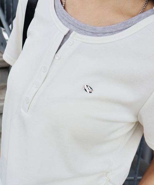 SpRay(スプレイ)の「配色ヘンリーフェイクレイヤードトップス(Tシャツ/カットソー・レディース・ブラック/グレー/サックスブルー/ピンク/イエロー/アイボリー・FREE)」の21枚目の写真