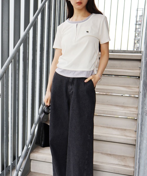 SpRay(スプレイ)の「【1枚でおしゃれ完成/時短】配色ヘンリーネックフェイクレイヤードTシャツ(Tシャツ/カットソー・レディース・ブラック/グレー/サックスブルー/ピンク/イエロー/アイボリー・FREE)」の22枚目の写真