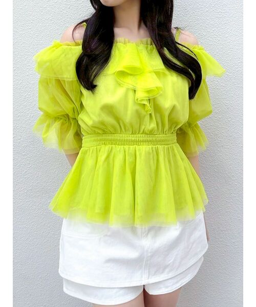 dazzlin（ダズリン）の「シアーペプラムボリュームオフショルトップス（シャツ/ブラウス・レディース・アイボリー/その他1/ブルー/ピンク/ライム・FREE）」の2枚目の写真