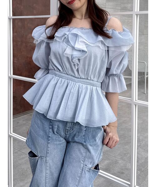 dazzlin（ダズリン）の「シアーペプラムボリュームオフショルトップス（シャツ/ブラウス・レディース・アイボリー/その他1/ブルー/ピンク/ライム・FREE）」の3枚目の写真