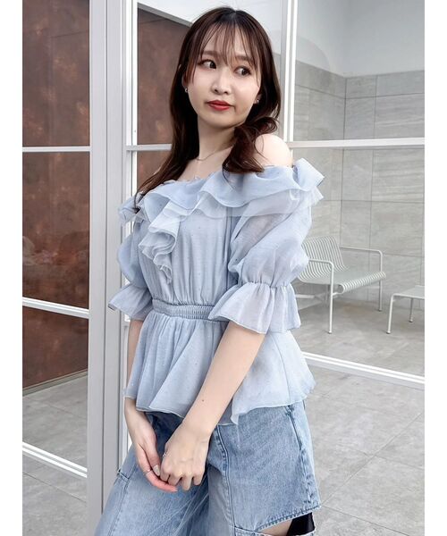 dazzlin（ダズリン）の「シアーペプラムボリュームオフショルトップス（シャツ/ブラウス・レディース・アイボリー/その他1/ブルー/ピンク/ライム・FREE）」の14枚目の写真