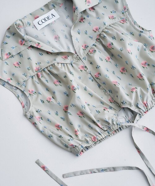 CODE A（コードエー）の「flower Vneck pullover（シャツ/ブラウス・レディース・ブラック系/グレー系・00）」の8枚目の写真