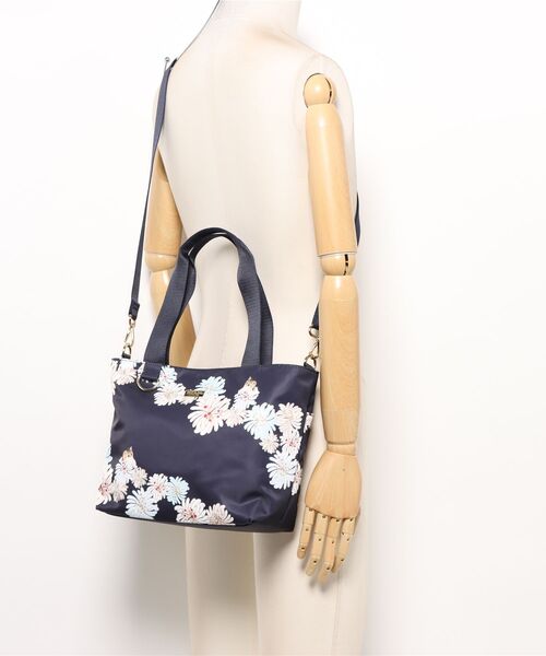 PAUL & JOE ACCESSOIRES（ポールアンドジョーアクセソワ）の「【PAUL & JOE ACCESSOIRES /ポール アンド ジョー アクセソワ 】 CHRYSANTHEME ＆ NOUNETTE PRINT トートバッグ（トートバッグ・レディース・ミント/ネイビー/ピンク・FREE）」の4枚目の写真