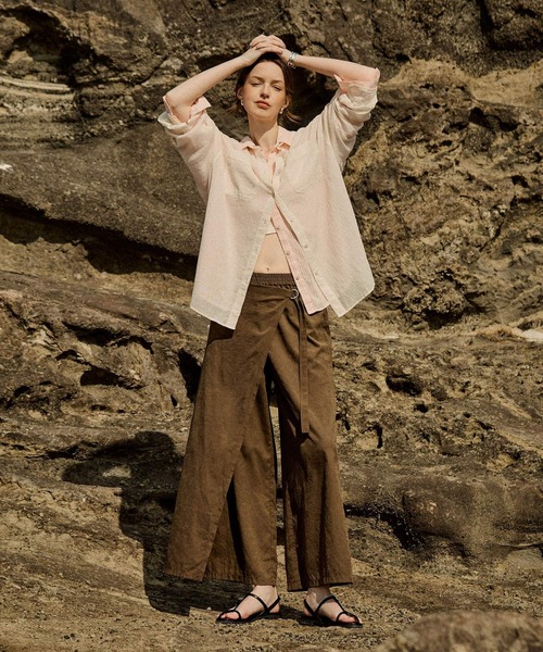 BAYFLOW（ベイフロー）の「[ふんわり柔らかな肌当たり]リネンシャツ（シャツ/ブラウス・レディース・ネイビー/ブラウン/ピンク/オフホワイト/イエロー・MEDIUM/SMALL）」の13枚目の写真